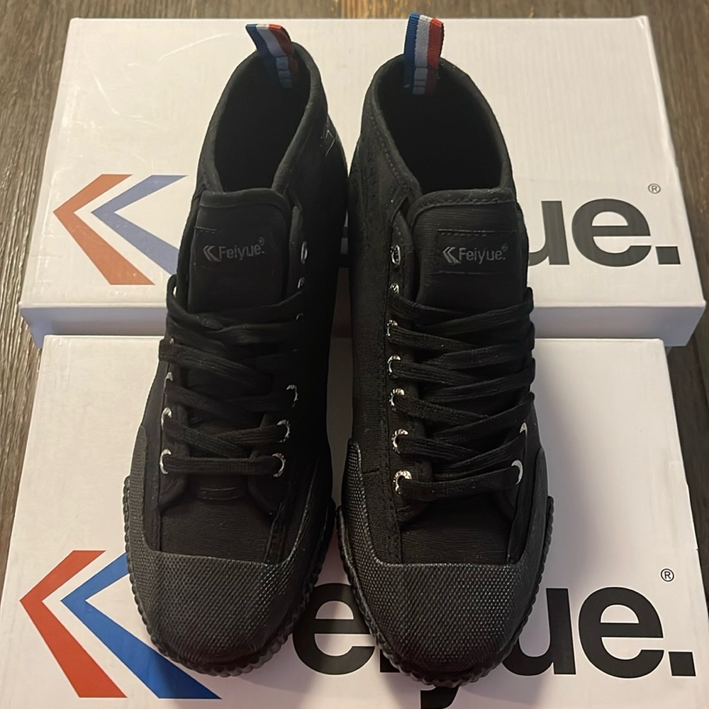Womens size 8, Feiyue (Flying Forward) black canvas shoes, NIB